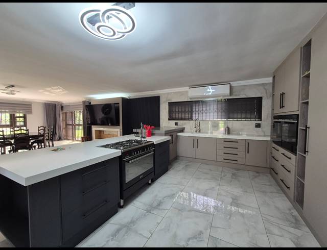 7 BEDROOM HOUSE FOR SALE IN LASIANDRA